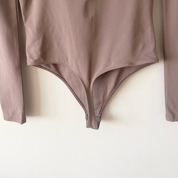 Babaton Aritzia Contour Squareneck Long Sleeve Bodysuit in Taupe Women’s Size S - Picture 7 of 10